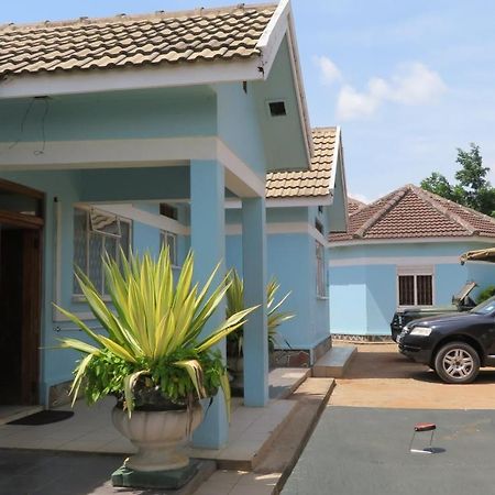 Global Village Hotel Pakwach Exterior photo
